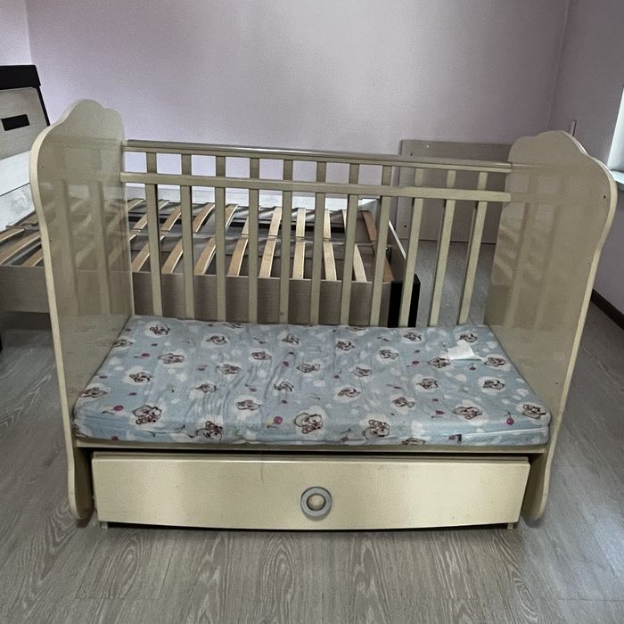 Манеж с маятником деревянный