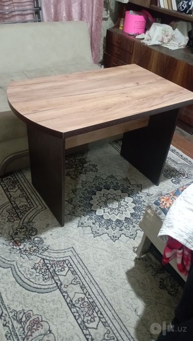 Продается стол и диван