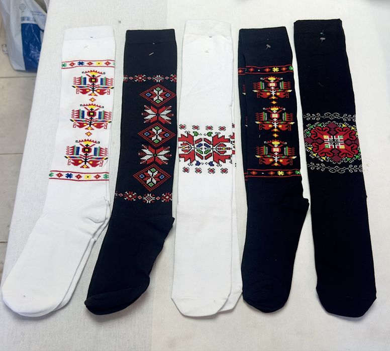 Дамски чорапи с фолклорни мотиви