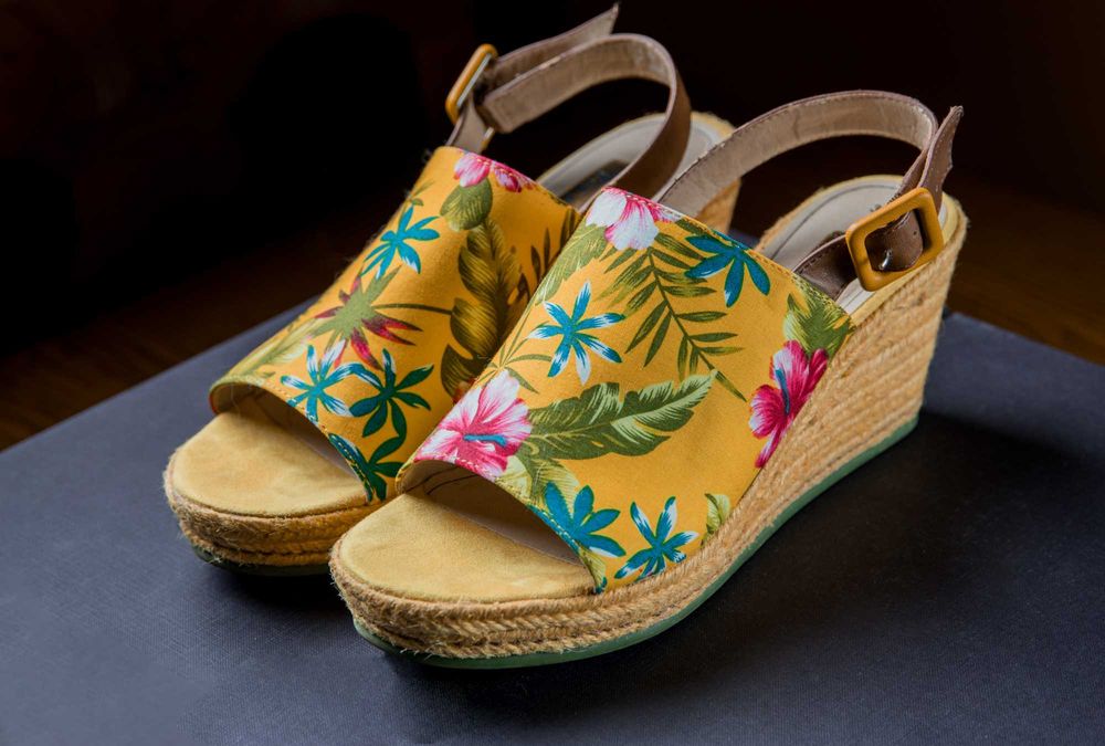 Дамски сандали на платформа Tamaris