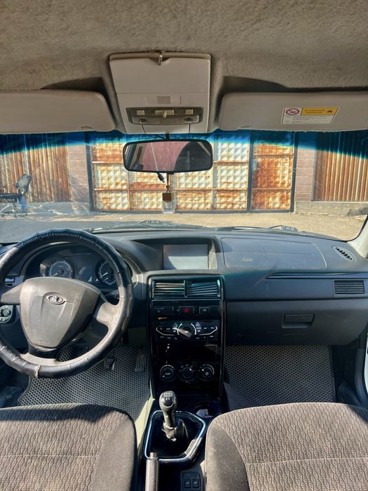 Лада приора машина