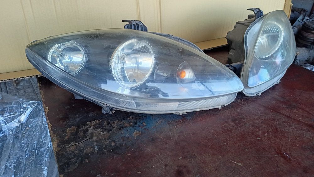 Faruri seat Leon 2 2008