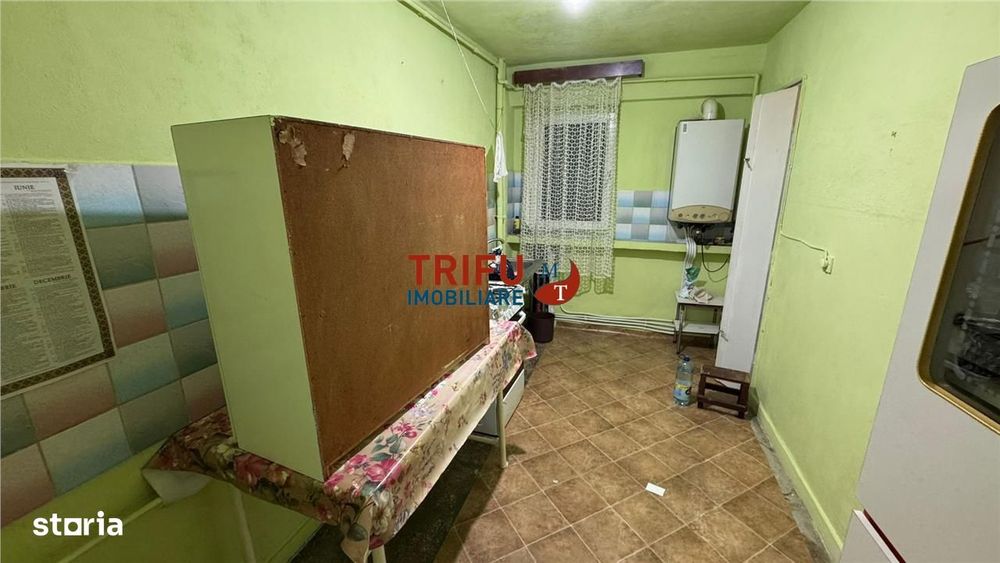 Apartament 4 camere etaj 3, decomandat, zona M-uri