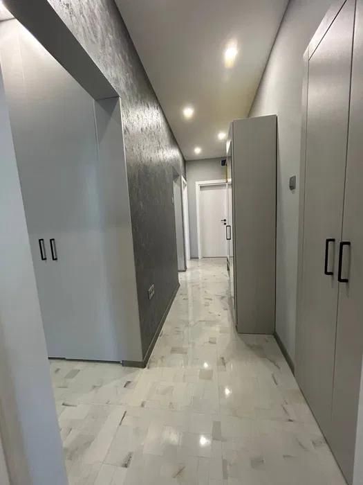 Дава се под наем Четиристаен апартамент в Варна, Център - 110 кв.м за 1500 € - Снимка #9