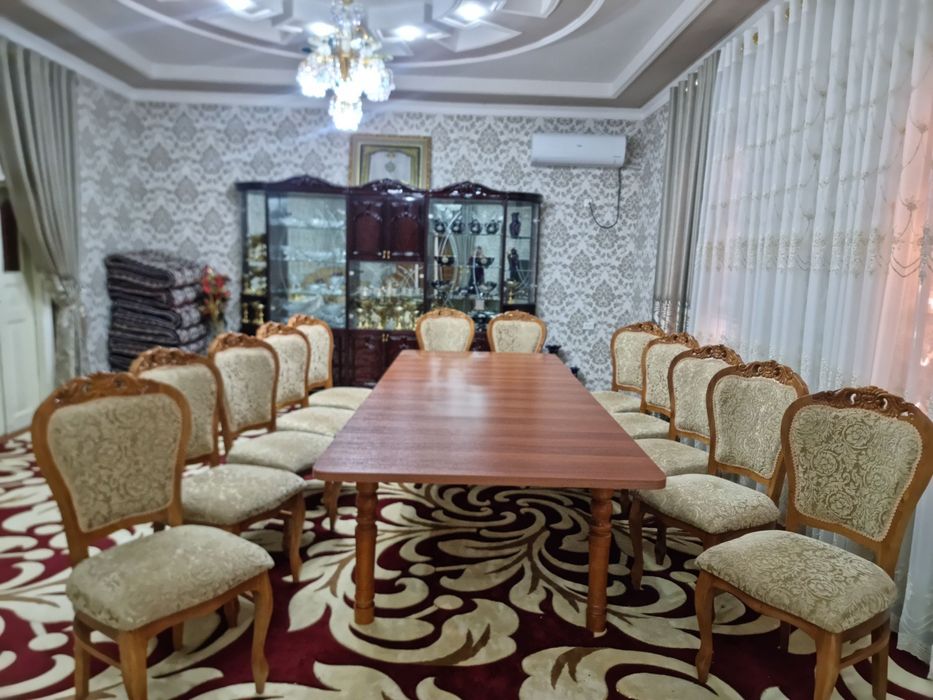 Продаётся стол и стулья