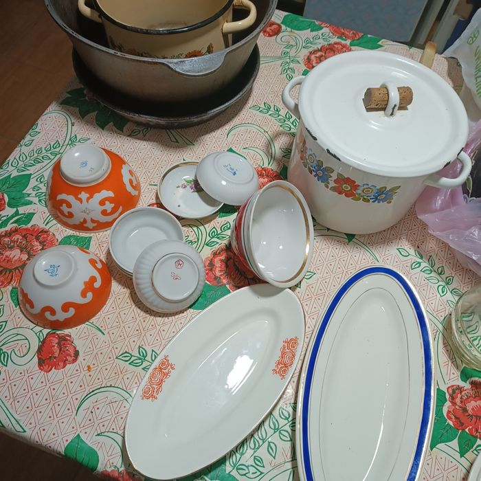 кухонный инвентарь, кастрюли