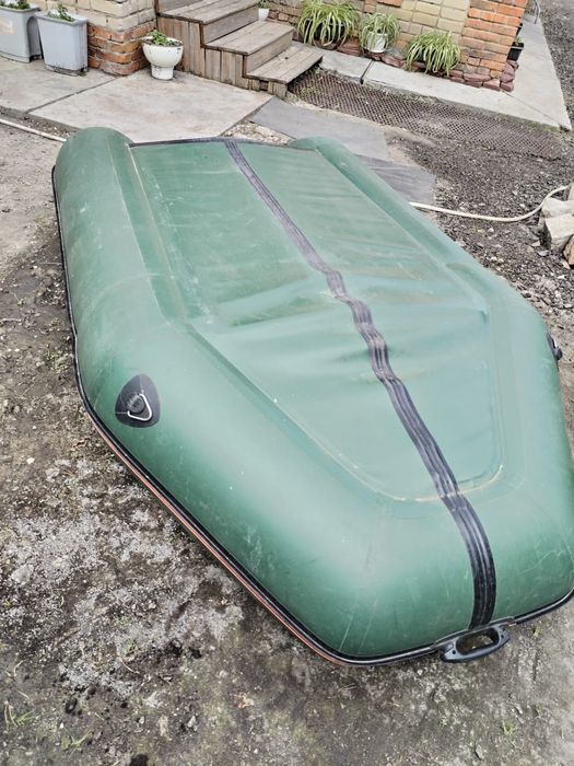 Продам лодку под мотор KOLIBRI срочно