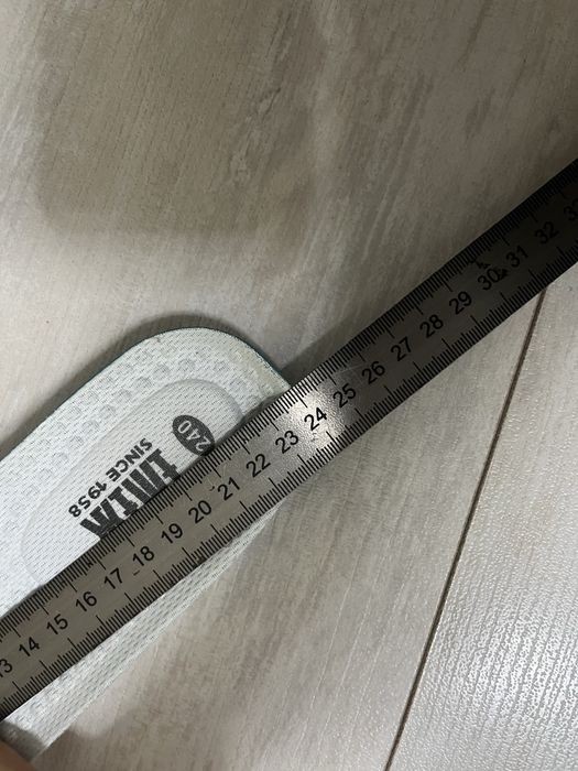 Кроссовки новые за 3500