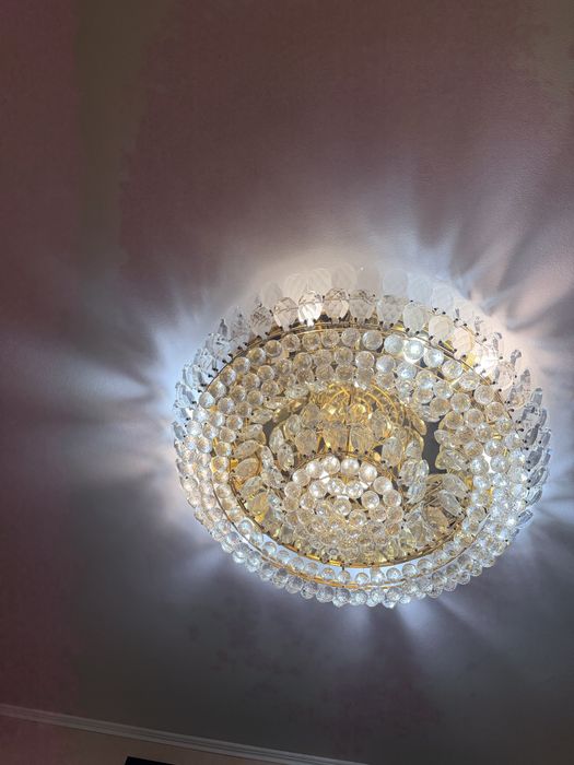 Продам люстру хрустальную.