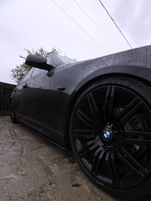 Prelungire praguri M-Perf BMW seria 5 E60 E61 (2003-2010) negru lucios