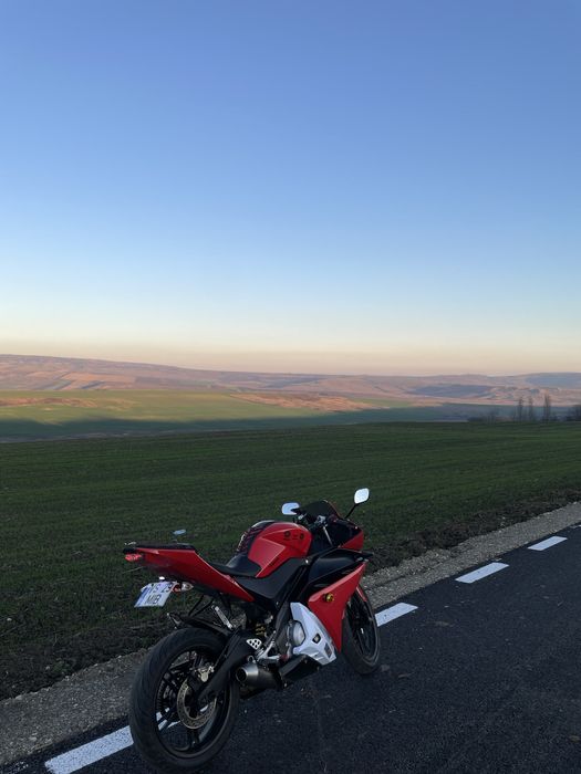 Vând yamaha yzf r125