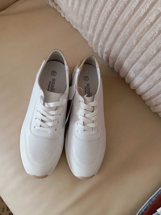 Спортни дамски обувки от естествена кожа