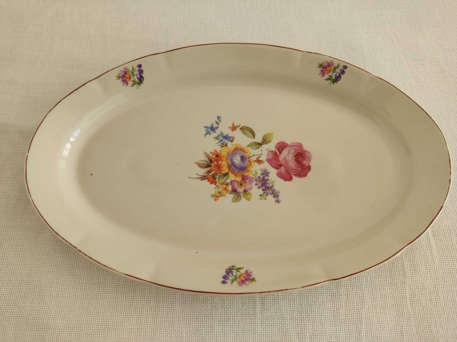 Три големи елипсовидни плата, ретро