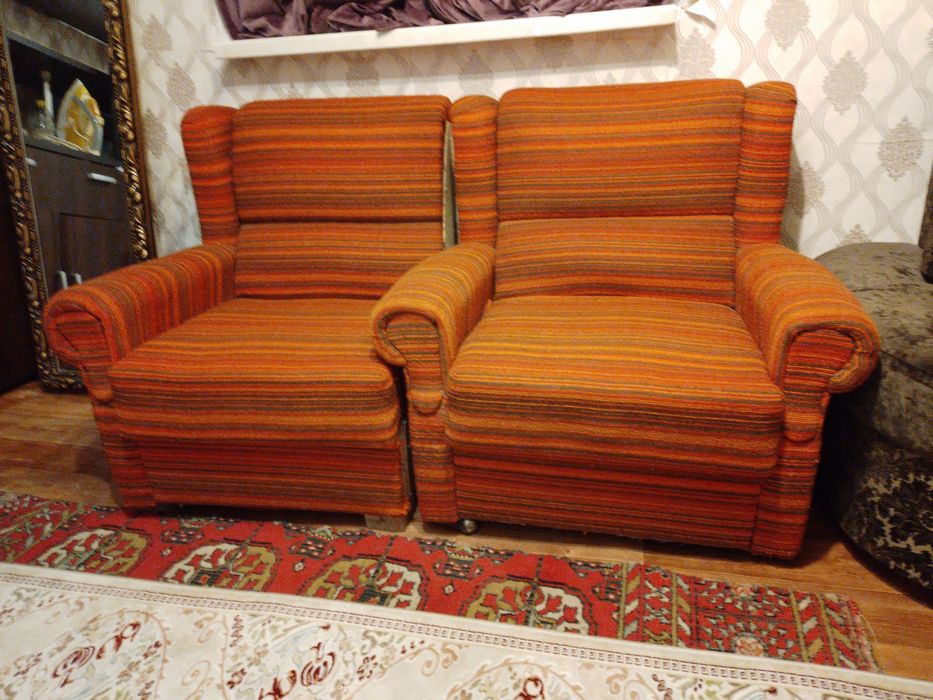 Срочно!2 раскладных дивана.