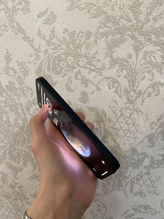 Продам iPhone 13