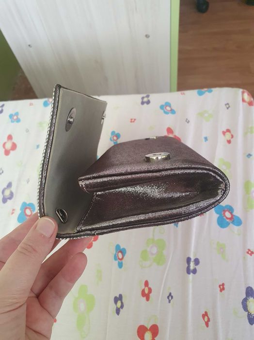 Сребриста блестяща чантичка нова