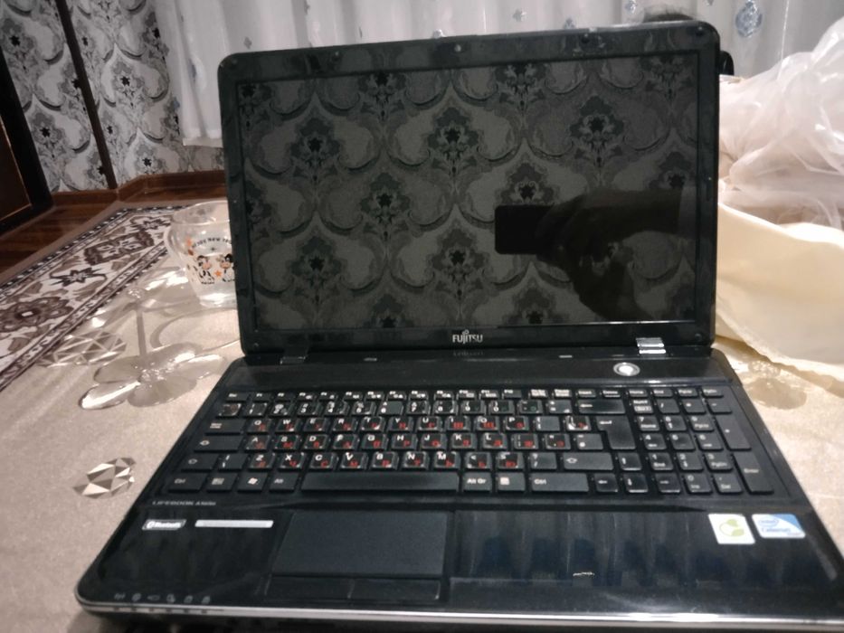 Fujetsu Simens notebook sotiladi