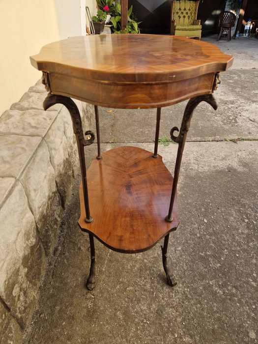 Уникална антикварна френска дървена маса с интарзия и бронз