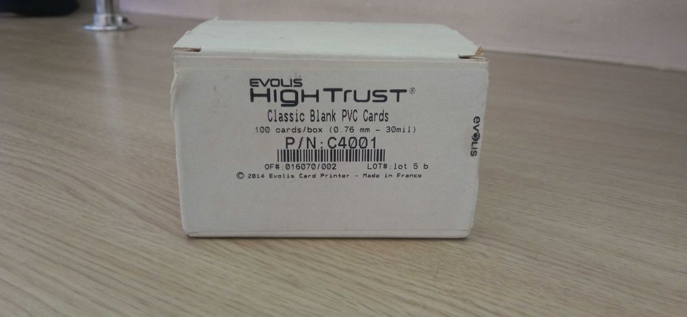 Классические пустые ПВХ-карты (для пропусков) Evolis High Trust