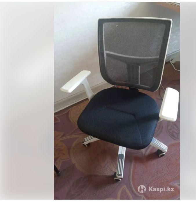 Срочно  продаю стул  кресло