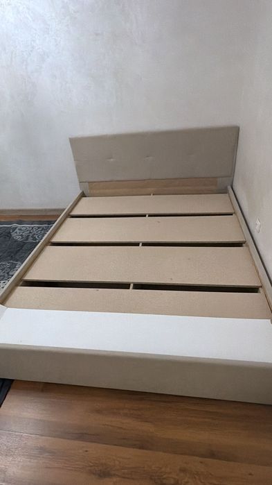 Двуспальная кровать