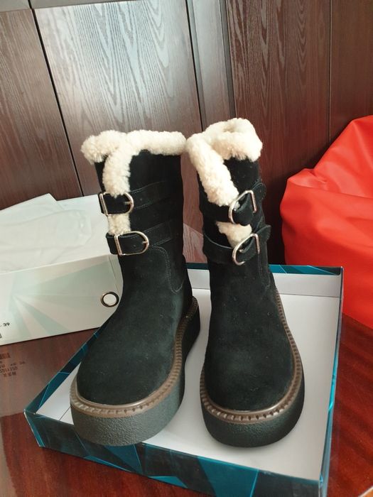 Продаю теплые сапожки.