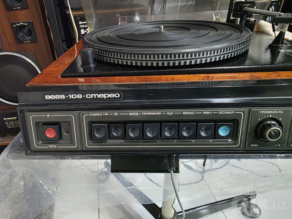 Продам проигрыватель пластинок "Вега-108"