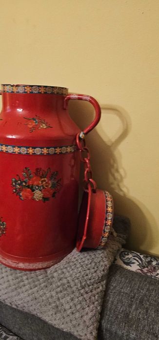 bidon de/pentru  lapte vopsit decorat