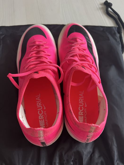 Продавам калеври Nike Mercurial