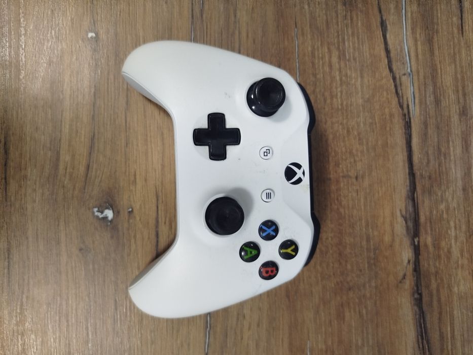 Xbox one s с един джойстик