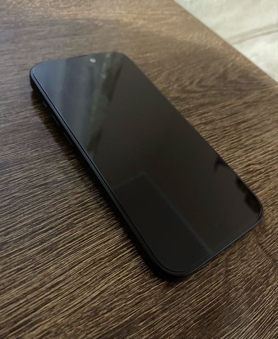 iPhone 15 cu 97% Bateria