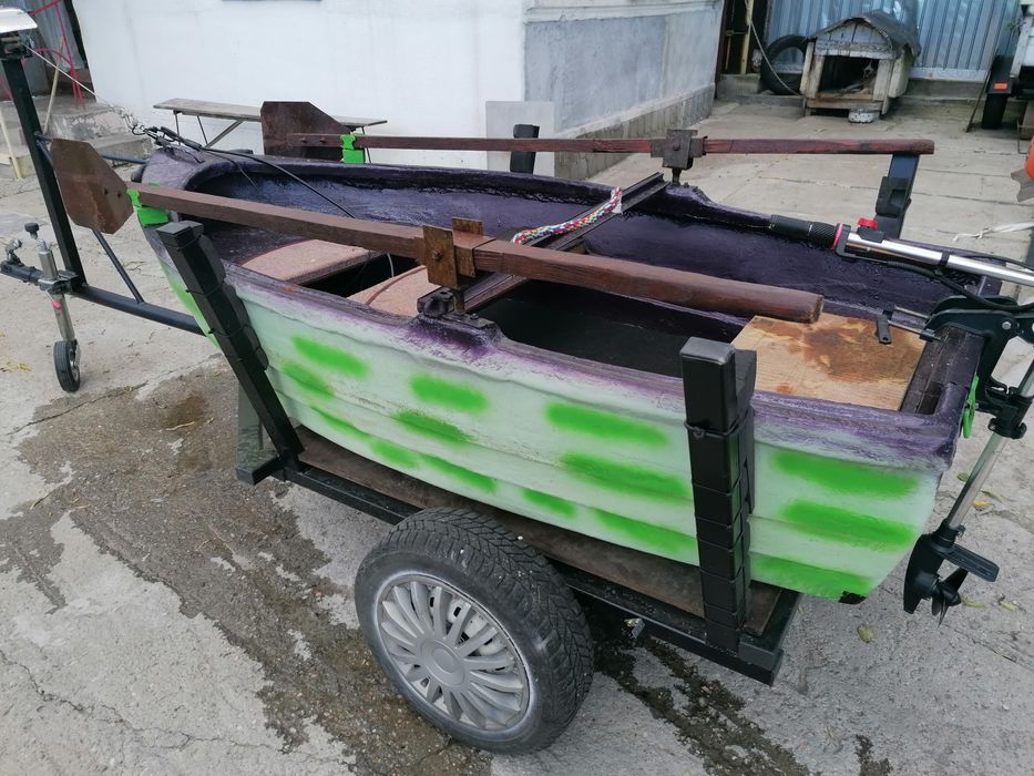 Vând barca cu motor +peridoc