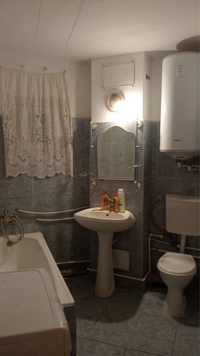 Apartament 2 camere etaj 1 decomandat