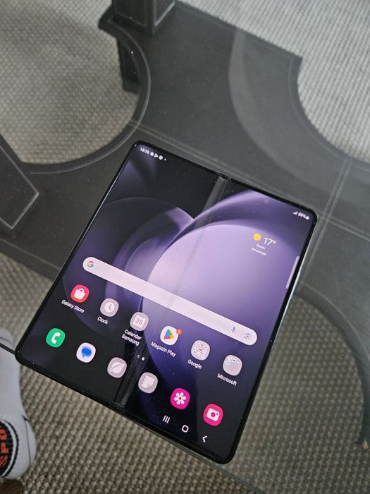 Vand sau schimb cu iphone 14 pro sau 15 pro