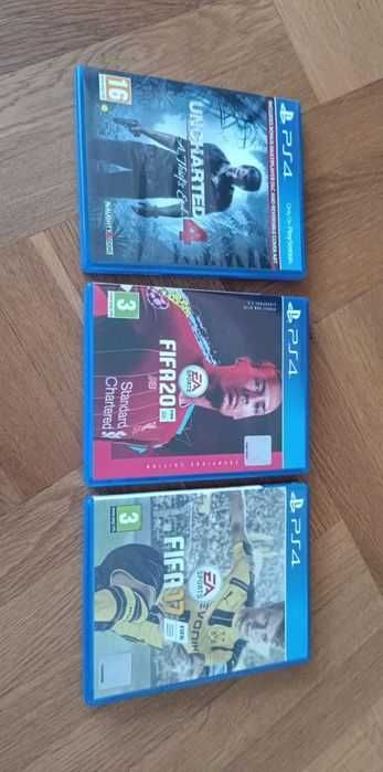 Playstation 4, 500GB с 2 джойстика и 3 игри