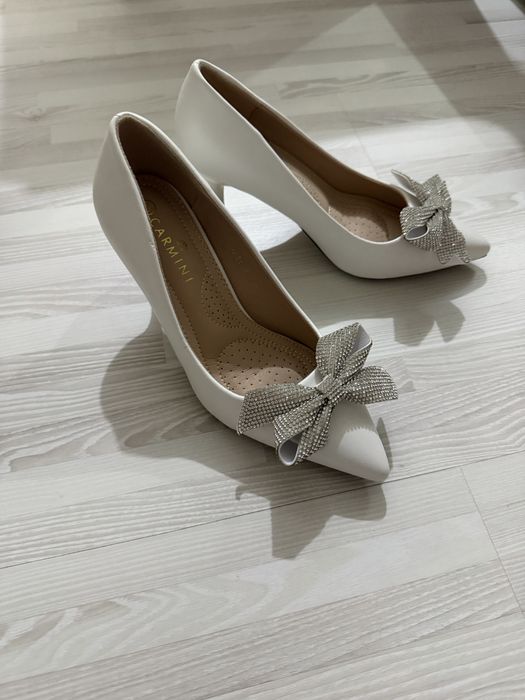 Продам туфли на мин каблуке