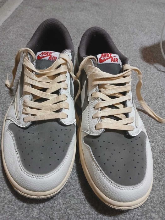 Vând nike air jordan travis scott