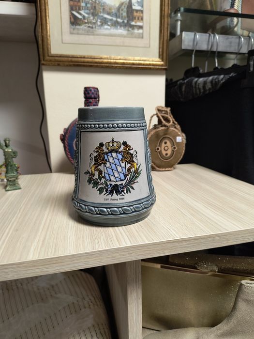 Старинни халби и чайник