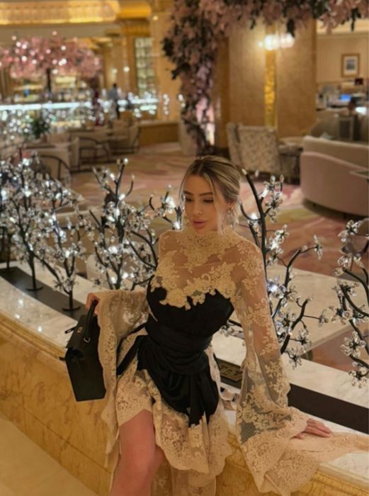 Уникална дизайнерска рокля с коприна и дантела бал