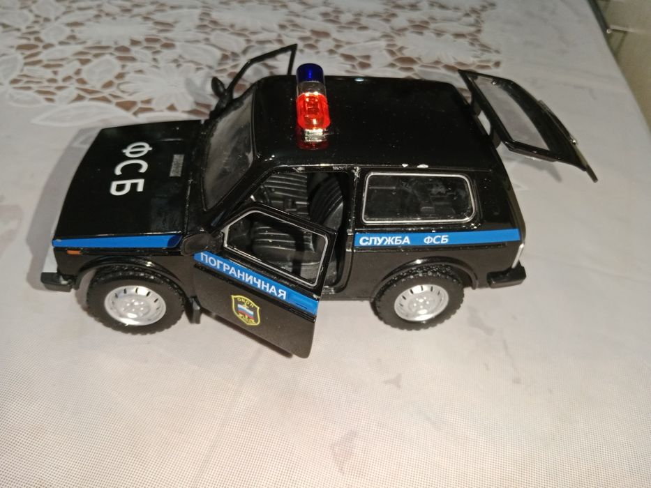 Продам детскую машинку нива