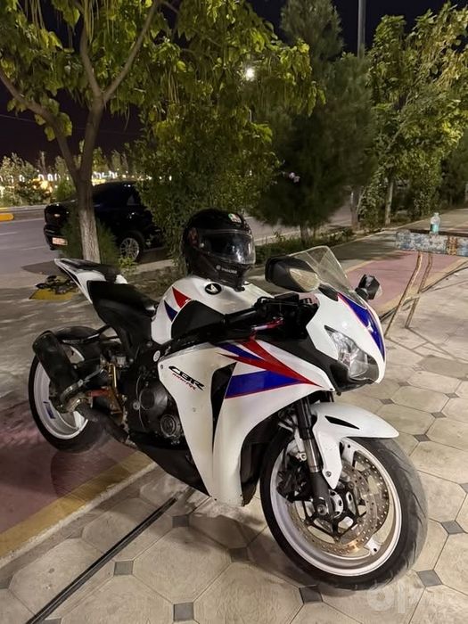 Honda sbr 1000rr fireblade