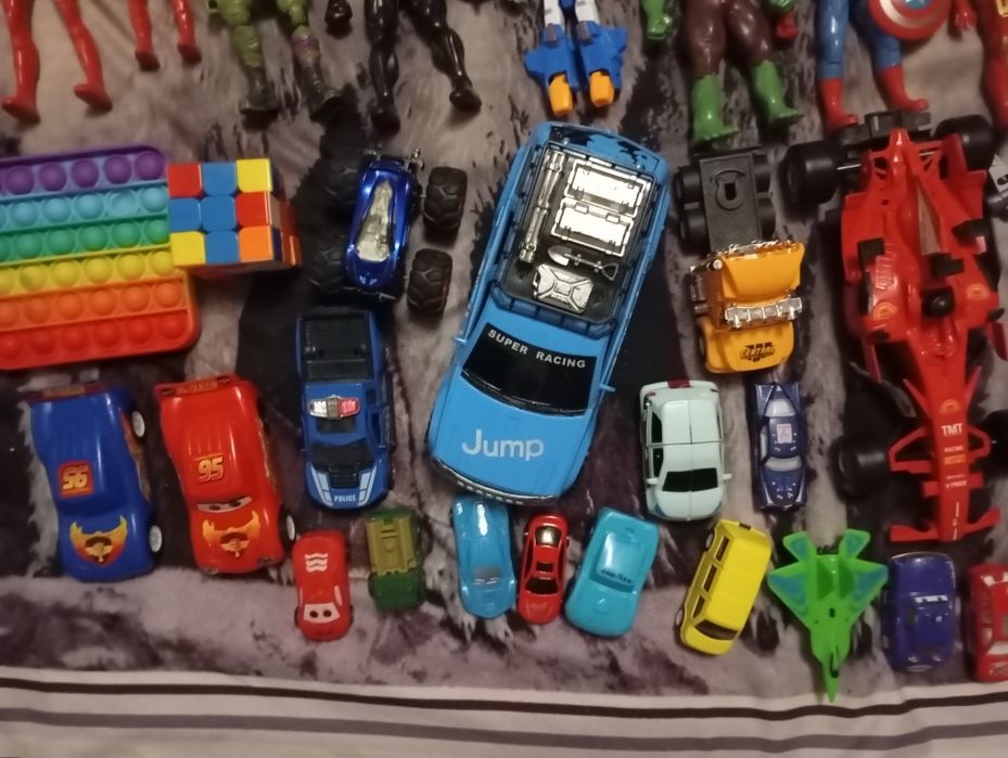 Продам игрушки для мальчика