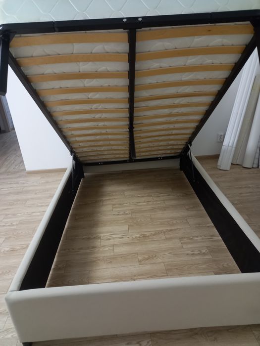 Кровать двухместный