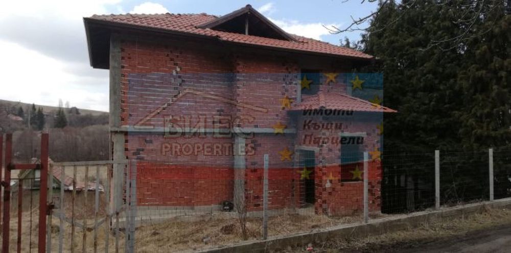 Раздвижена къща груб строеж в с. Рударци