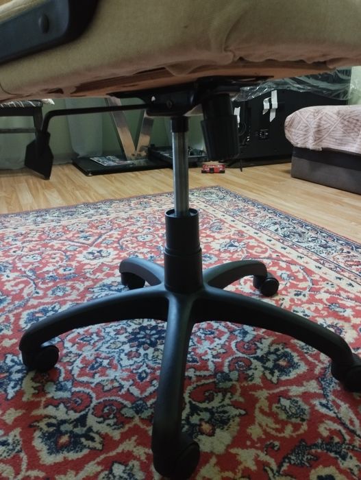 Офис стол запазен