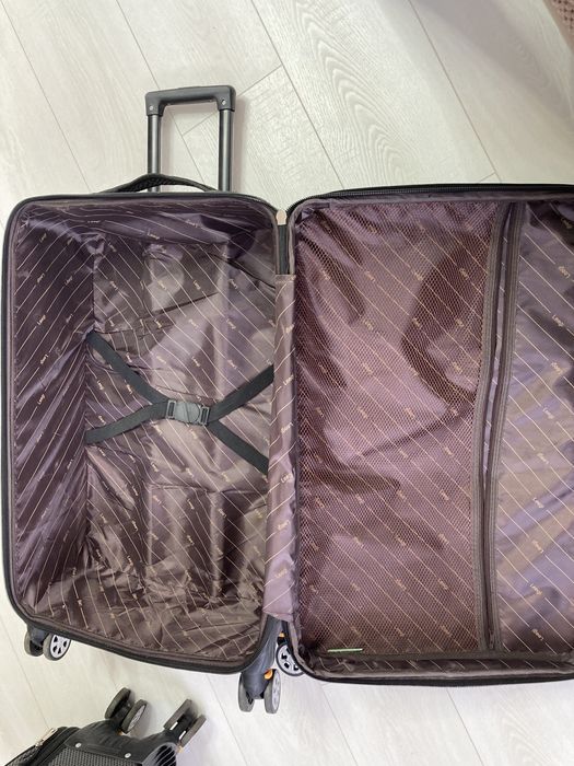 Продам дорожный чемодан