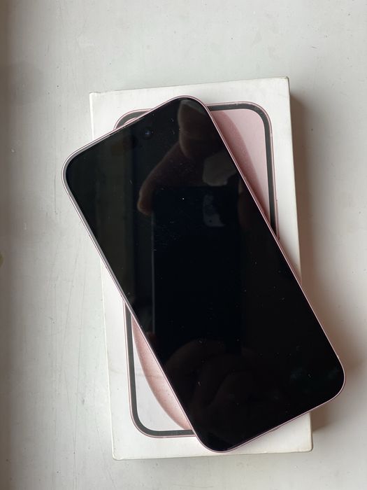 IPHONE 15 розовый емкрсть 89%
