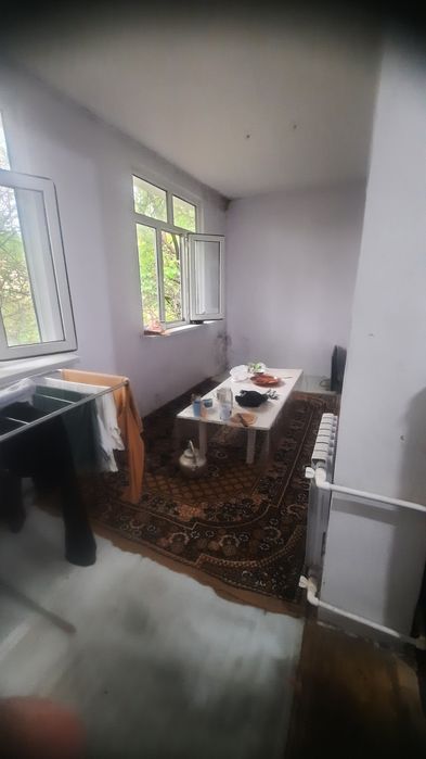 Продается 2 х квартира 1мкр( октябрь)