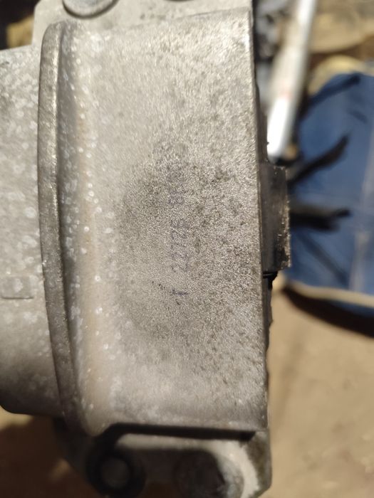 Тампон двигател двигател горен за голф 5 1.6 тди