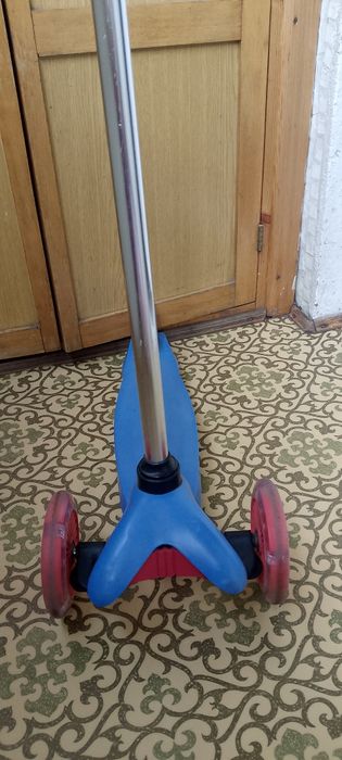 Самокат Scooter трёхколёсный.